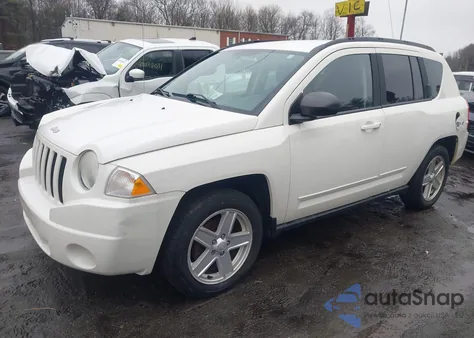 2010 Jeep Compass Sport z USA, uszkodzony, nr VIN 1J4NF4FB8AD529107